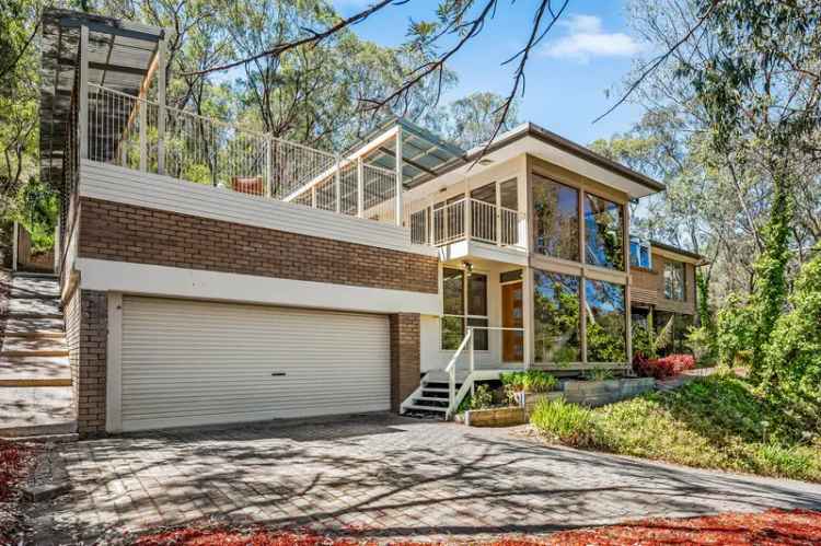 Adelaide Hills Haven 4-Bedroom Family Home with Stunning Views