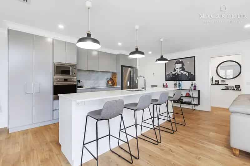 Buy House in Bourkelands with Exceptional Views and Modern Features