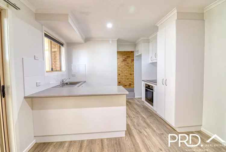 Spacious Townhouse in Lismore Heights