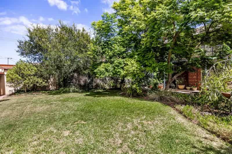 1 room studio of 84 m² in Adelaide