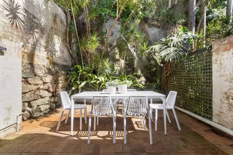 Modern comfort, space and potential in desirable address