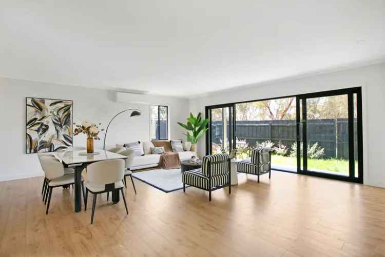 Modern 5-Bedroom Townhouse near La Trobe University