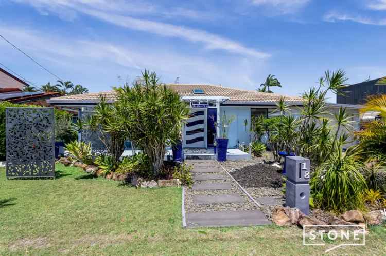 For Lease Beautiful House in Banksia Beach with Modern Features