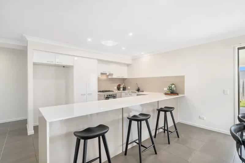 Bright & Spacious Home - Park Vista Estate