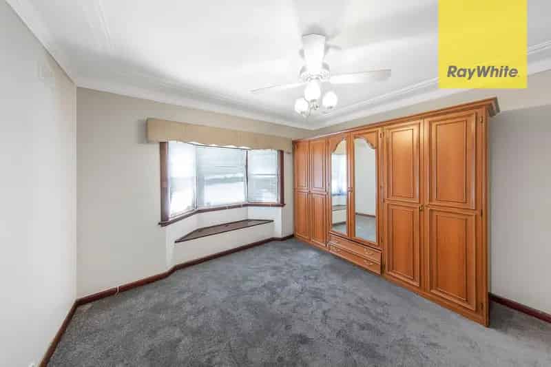 3 rooms house of 235 m² in Sydney