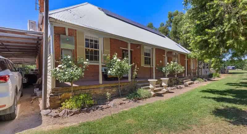 House For Sale , Hilltops Council, New South Wales
