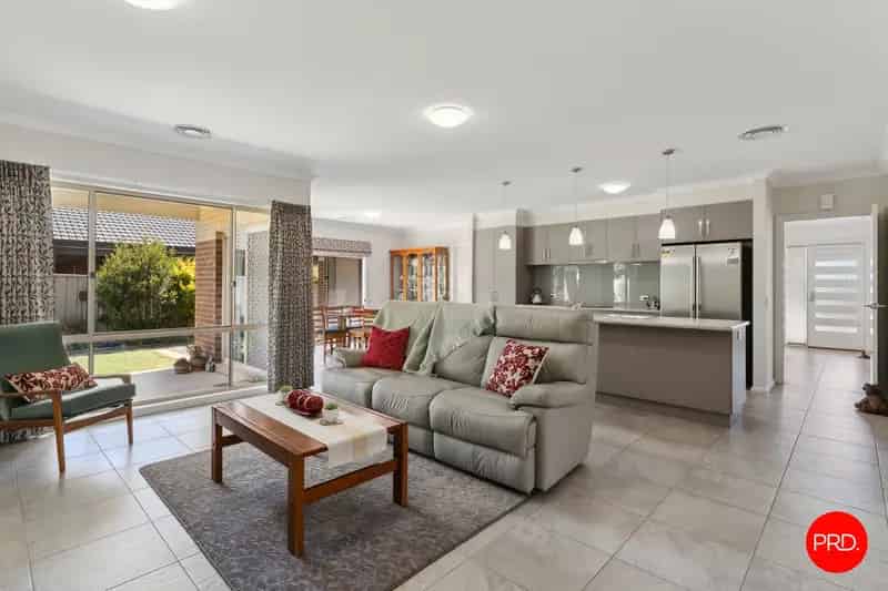 Large Family Home Presenting like New.