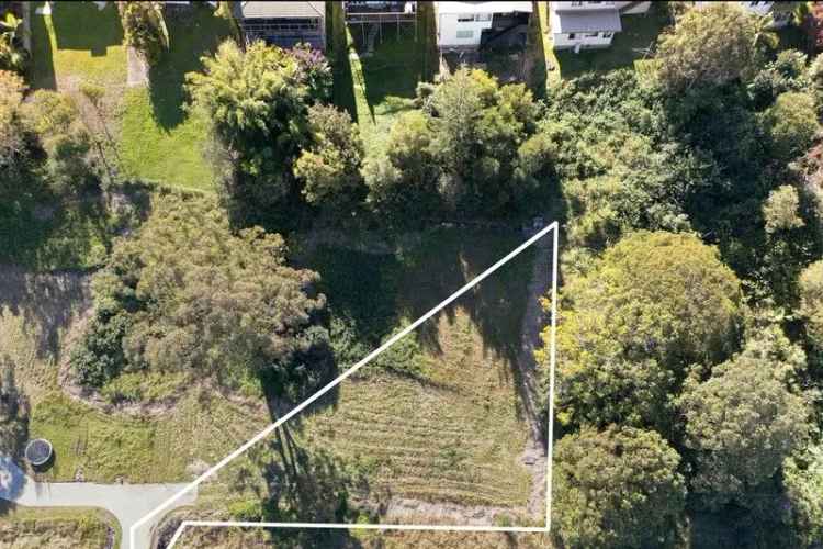 Premium Vacant Lot in Quiet New Estate