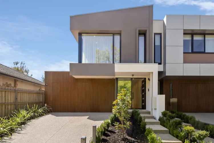 Luxury Balwyn Town Residence - 4 Beds, Miele Kitchen, Landscaped Garden