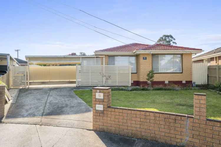 Buy House in Melbourne with 3 Rooms and Modern Features