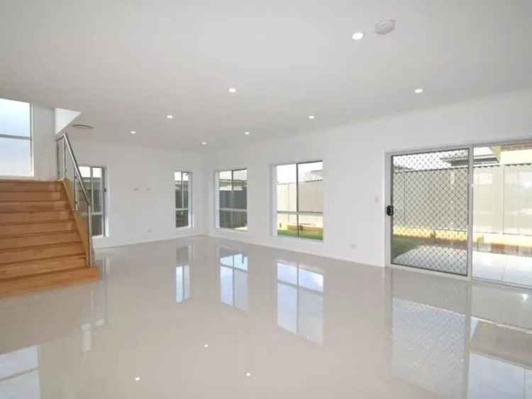 5 Bed Home Oran Park NSW - Modern Kitchen Ducted AC