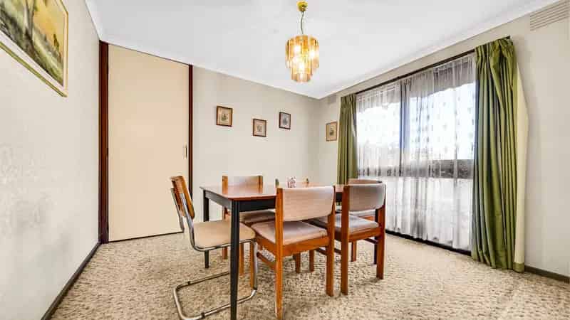 Spacious Rear Unit with Flexible Floorplan, Huge Courtyard & Double Garage