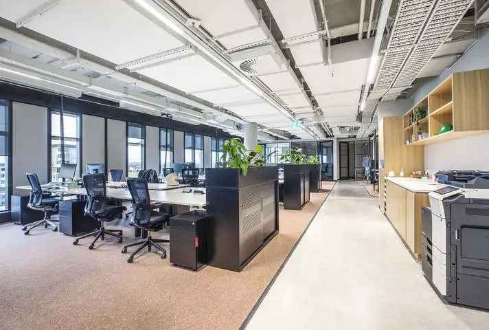 54 Wellington Street Office Space: Panoramic Views and Sustainability