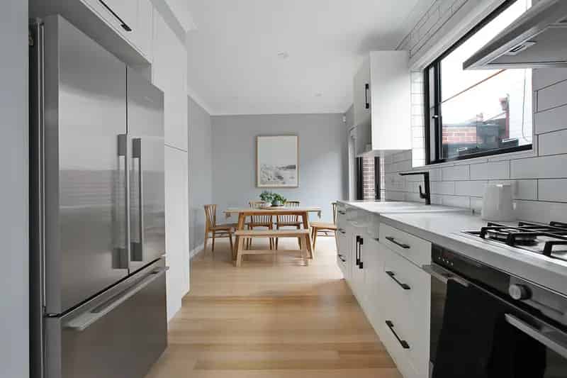 Chic Townhouse Living On Cheddar!