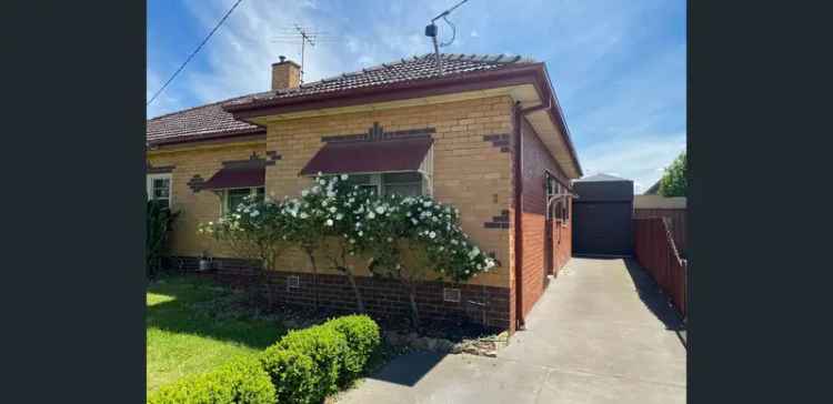 2 Bedroom Home Near Melville Road Trams and Shopping