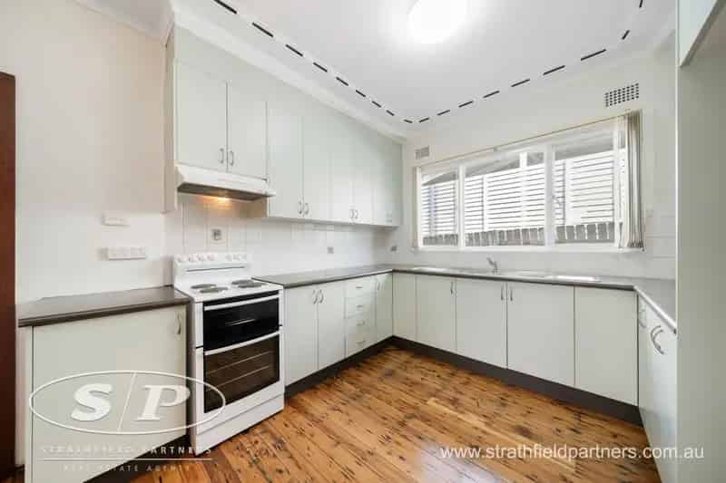 3 rooms house of 278 m² in Sydney