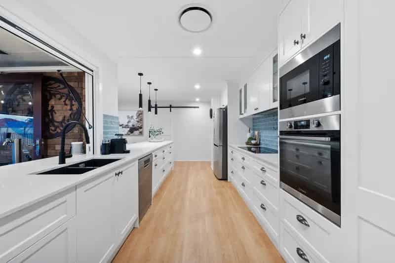 UNDER CONTRACT WITH THE JESS NGUYEN TEAM!