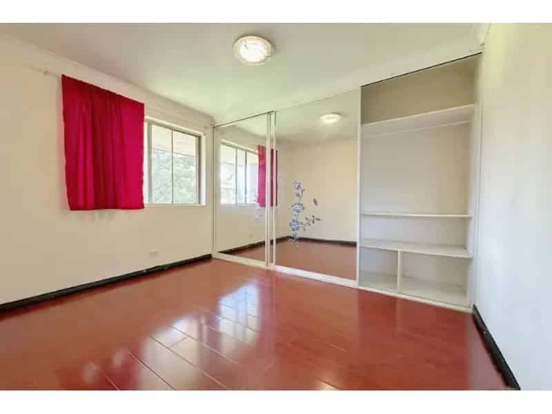 Serene Two Bedroom Apartment In Prime Granville Location