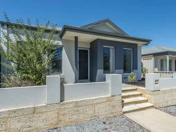 Modern 3 Bedroom 2 Bathroom Home Near Beach