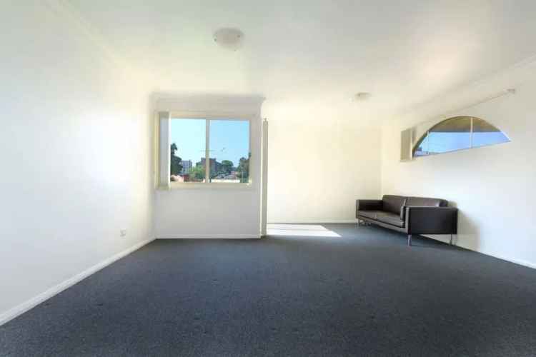 Wollongong CBD 2 Bed Townhouse for Lease