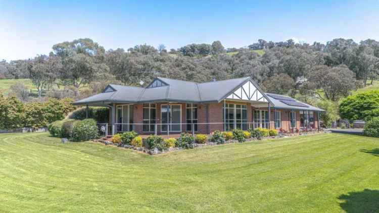 Buy lifestyle property in Myrtleford with spacious land and modern features