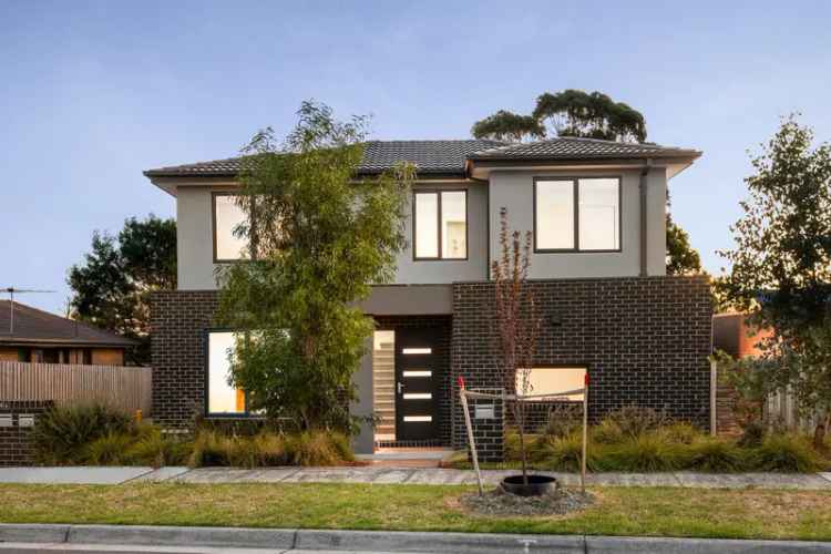 Stunning 4-Bedroom Unit in Narre Warren