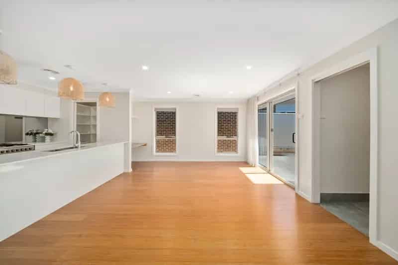 Beautiful Modern Four-Bedroom Family home