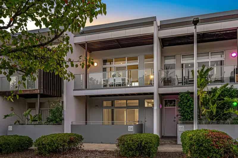 Stunning Modern Townhouse with 3 Beds in a Foot-Friendly Location.