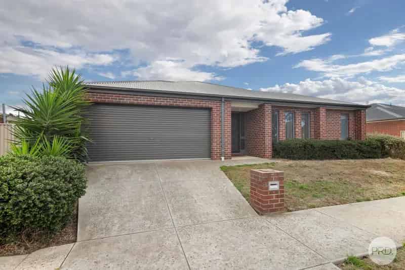 3 BEDROOM,  2 BATHROOM TOWNHOUSE IN SEBASTOPOL