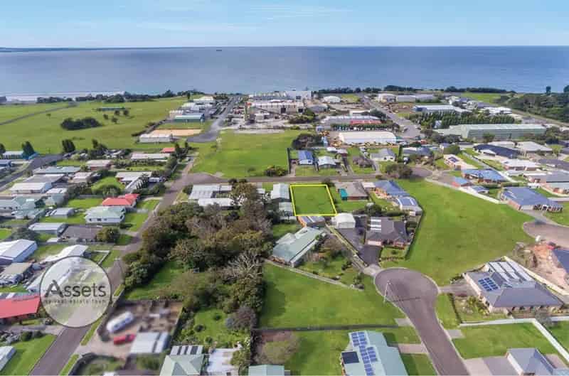 Buy Land in South Portland with Golf Course Proximity and Coastal Lifestyle