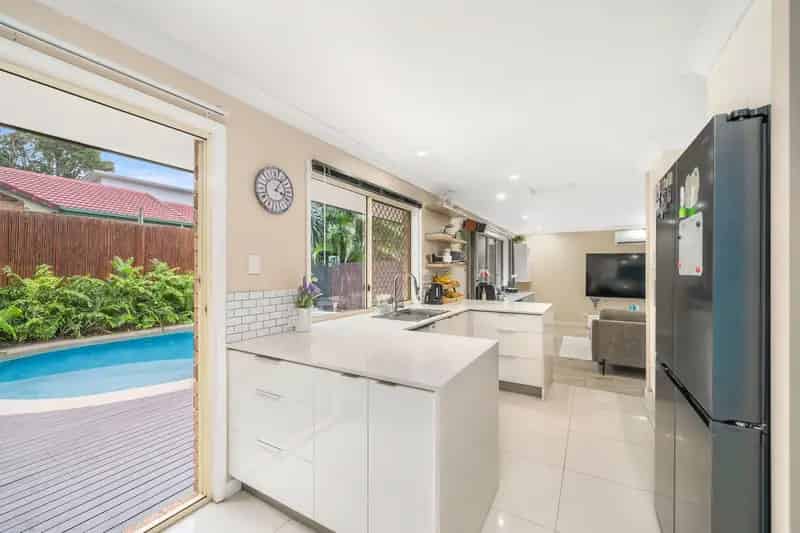 Pool, Shed, 4beds, Renovated, Solar