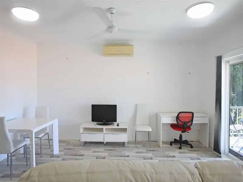 Hot Investment Private Top-Floor Gem Low Strata Fees