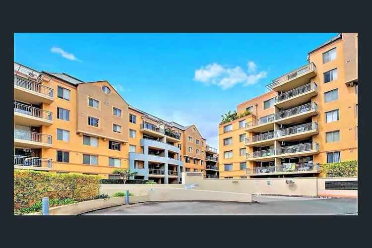 2 Bed Apartment Parramatta - Modern Kitchen & Ensuite