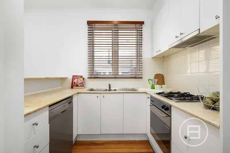 Rent Townhouse Beachside Living in Leafy Location with Modern Features