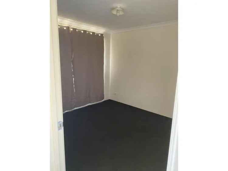 2 Car Garage Home in Wandina with Aircon and Shed Pets Considered