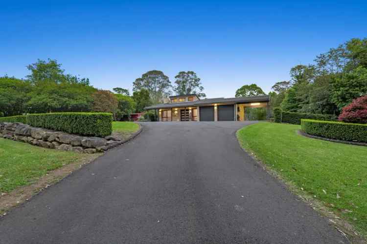 Kurrajong Village Oasis: 4391sqm Private Estate with Pool