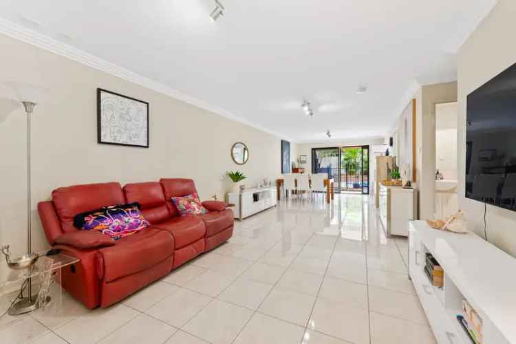 Buy Family Home with Pool in Forest Lake - Stunning 3 Bedrooms