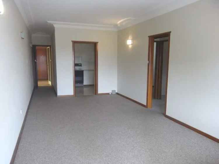 TWO BEDROOM UNIT - MINUTES FROM OATLEY VILLAGE & STATION