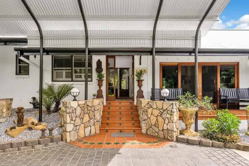 LUXE LIFESTYLE RURAL RETREAT