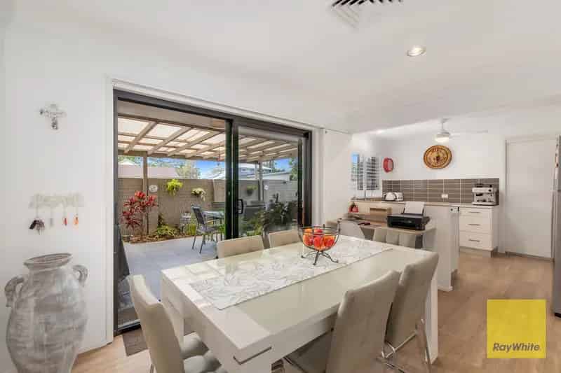 Modern 3 Bedroom Brick & Tile - Torrens Title Freestanding Home