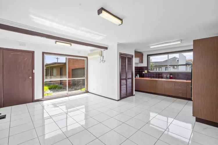 3 Bedroom 2 Bathroom House Melbourne