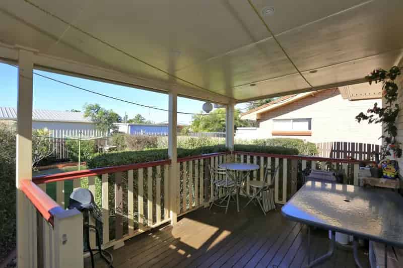 2 Homes in 1 LARGE FAMILY FRIENDLY..Reduced $36,000 !