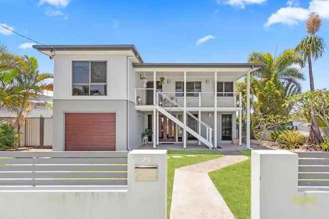 Beachfront Dual Living Home Near Scarness Beach