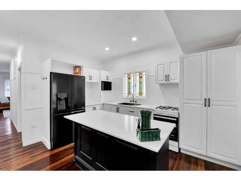 Perfect Blend Of Modern Luxury & Classic Charm!