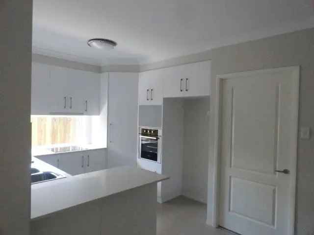 2 Bed Unit Newtown QLD - Modern, Private Courtyard, Close to Parks