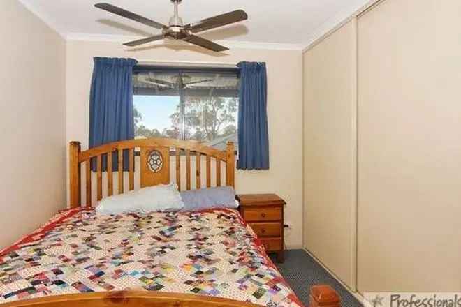 House For Rent in 33, Dale Crescent, Armidale, New South Wales