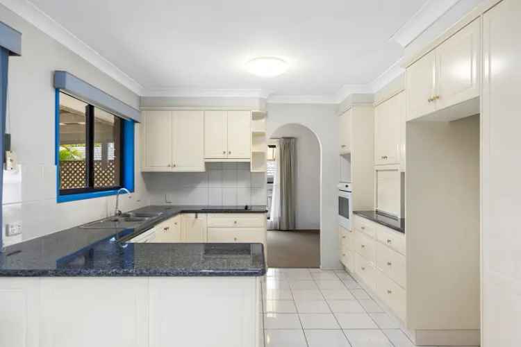 Low Maintenance Family Home - In a quiet pocket of Carindale