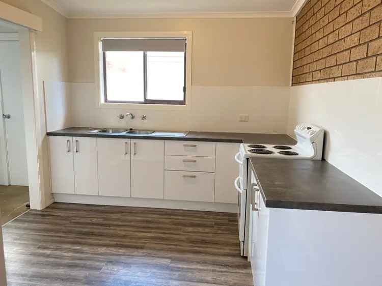 Low Maintenance 2 Bedroom Unit Junee