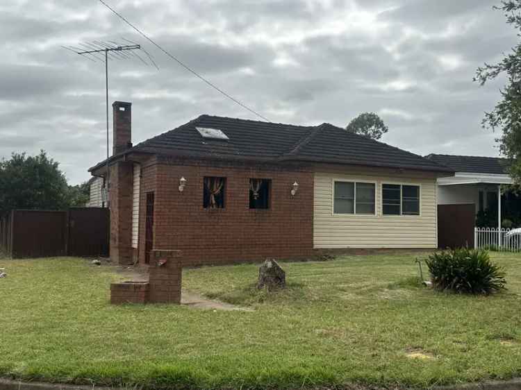 3 Bedroom House for Lease in Campbelltown NSW