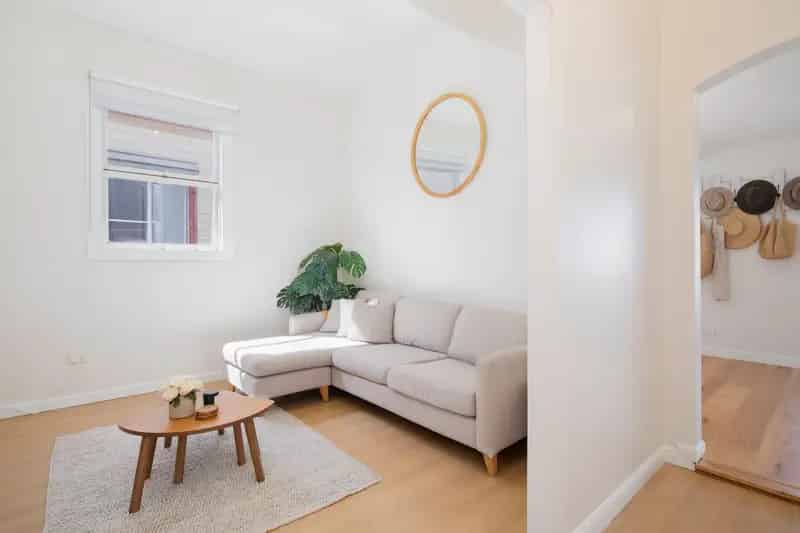Enjoy the Beaumont Street lifestyle only short walk to cafes and shops